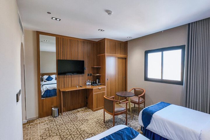 Room 13 of 20