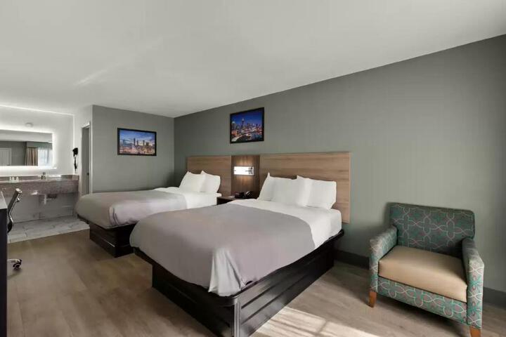 2 Double Beds (5 of 8)