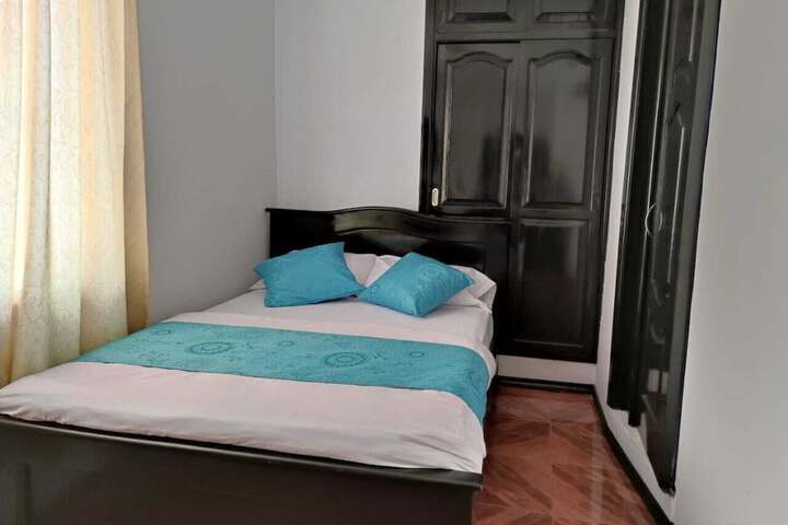 Room 10 of 32