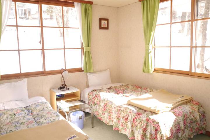 Room 11 of 32