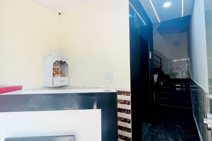 Roomshala 168 Startlight Suites