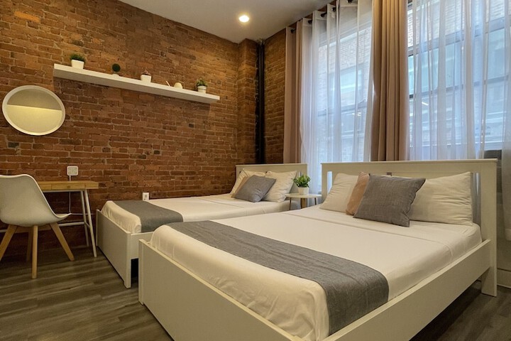 Room 40 of 236