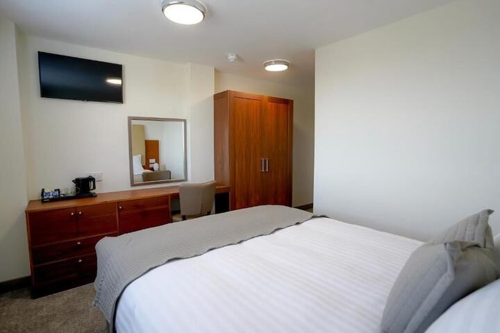 Room 5 of 12