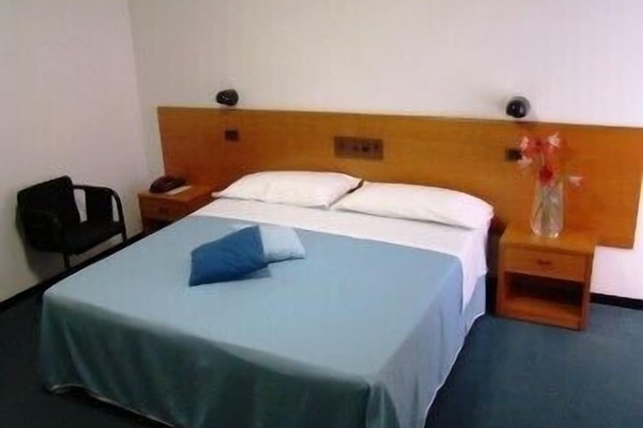 Room 6 of 49