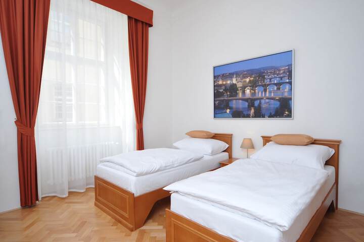 Room 3 of 25