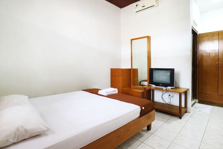 Room 2 of 8