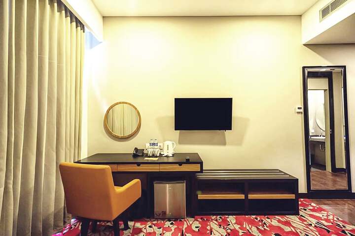 Room 7 of 32