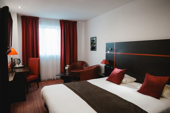 Room 4 of 25