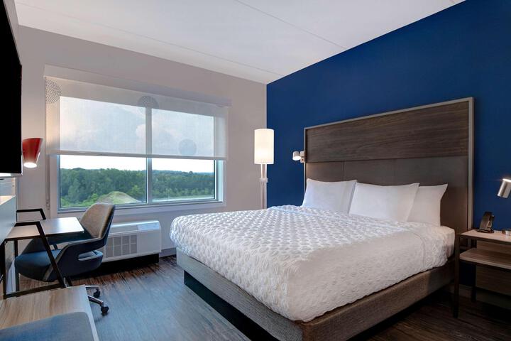 1 King Bed (15 of 18)