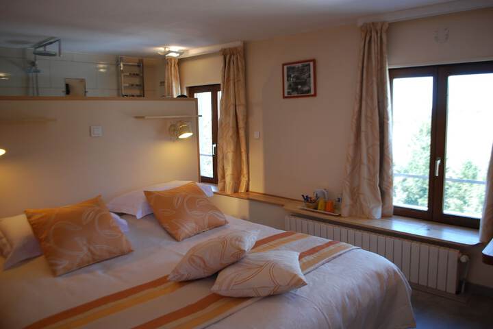 Room 10 of 90