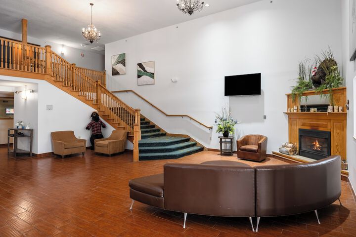 Entrance & Lobby