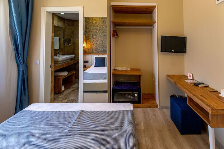 Room 8 of 21