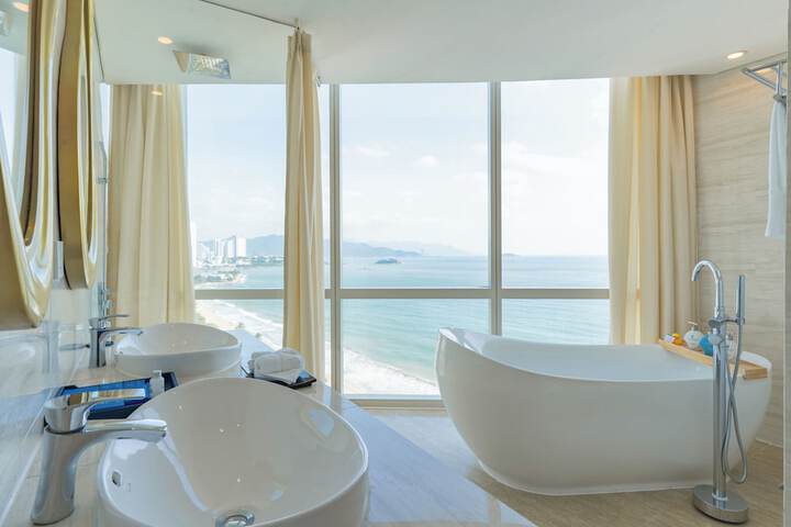 Room 52 of 86