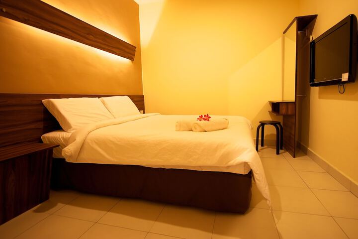 Room 4 of 18