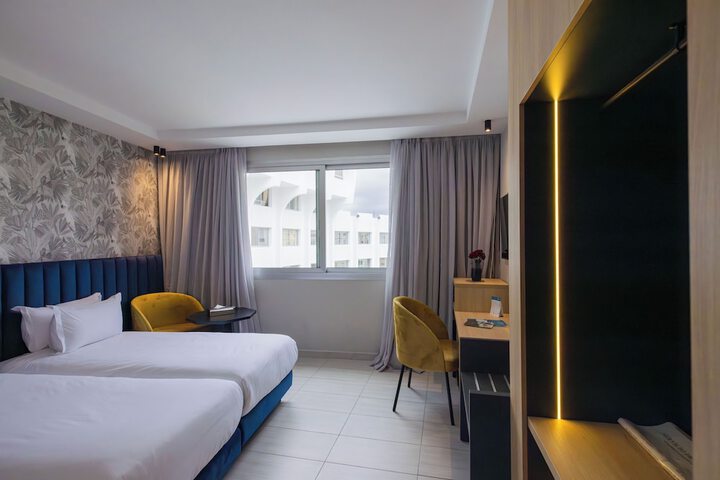 Room 27 of 87