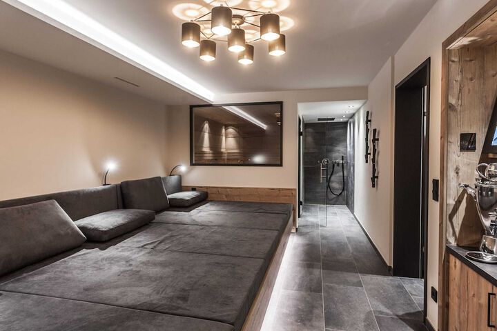 Room 6 of 113