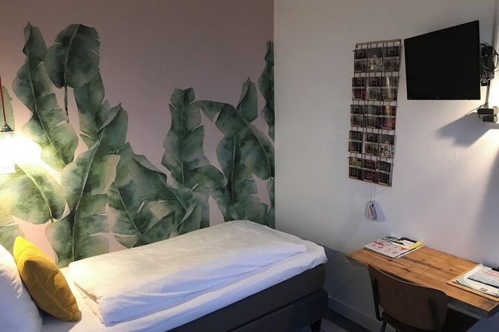 Room 7 of 65