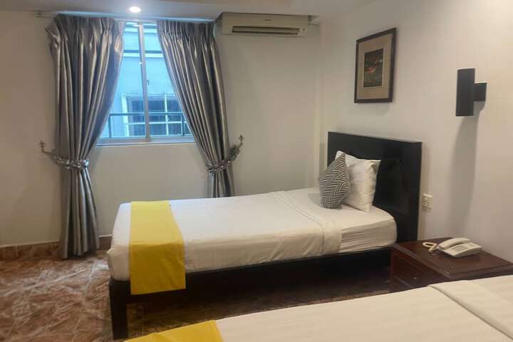 Room 40 of 100