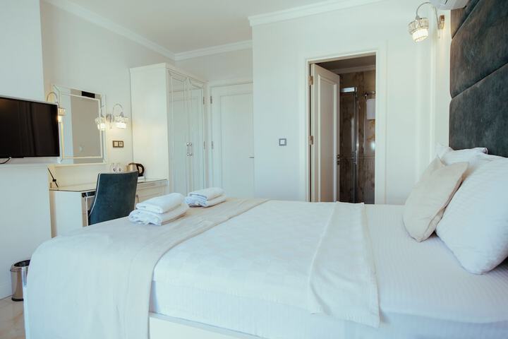Room 105 of 177
