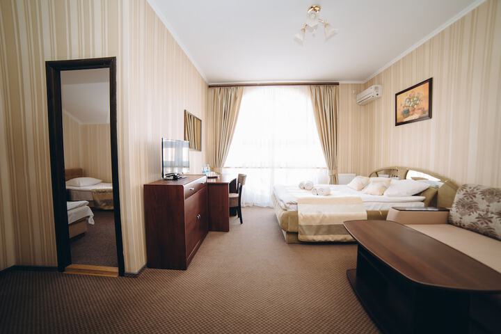 Room 33 of 111