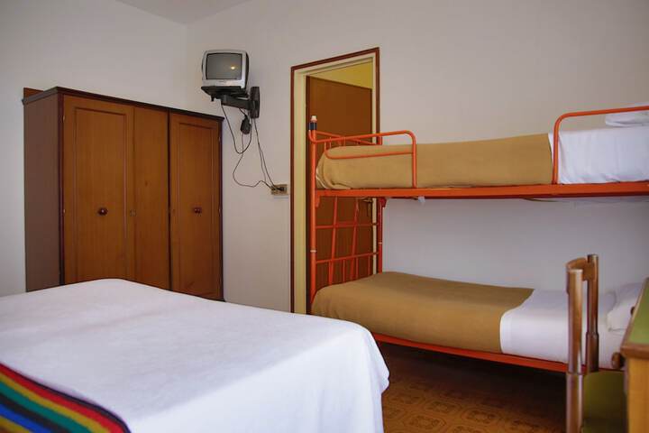 Room 3 of 48