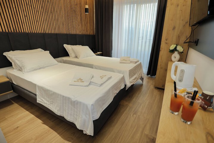 Room 13 of 42