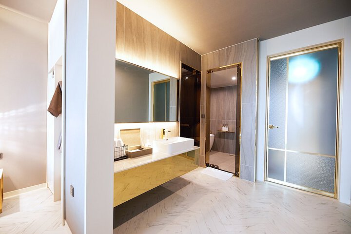 Room 35 of 53