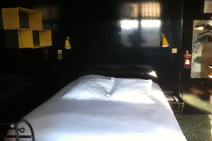 Room 9 of 37