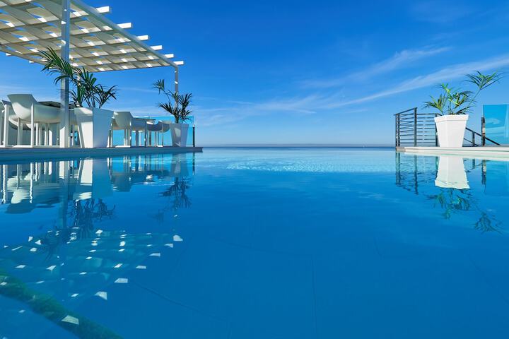 Hotel Pool
