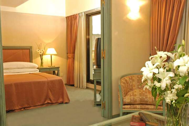 Room 8 of 24