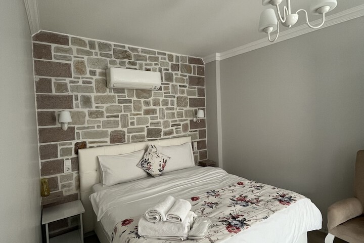 Room 2 of 18