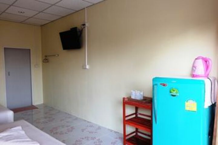 Room 12 of 32