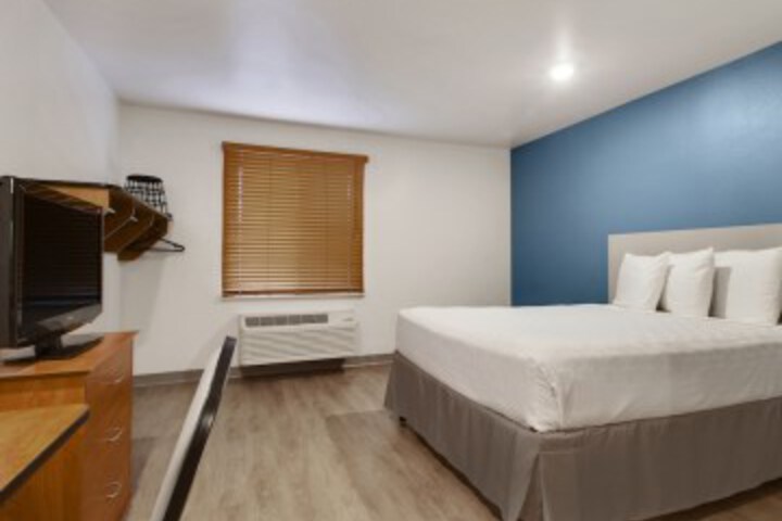 Room 11 of 28