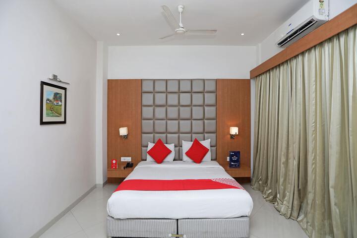 Room 4 of 16