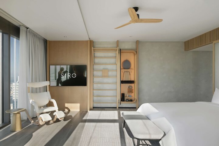 Room 32 of 81