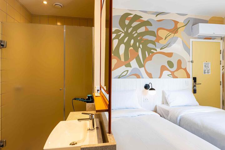 Room 27 of 41