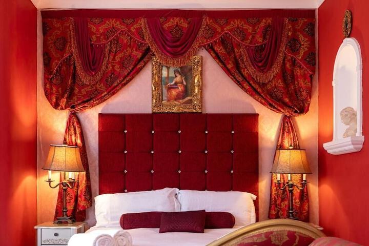 Room 2 of 65