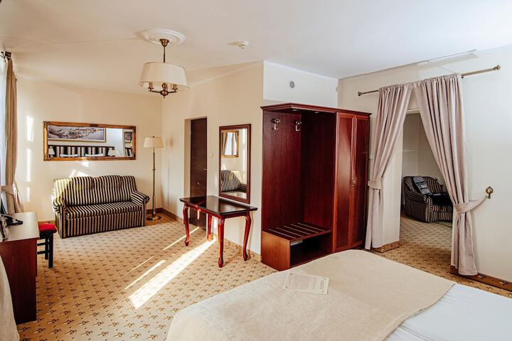 Room 17 of 72