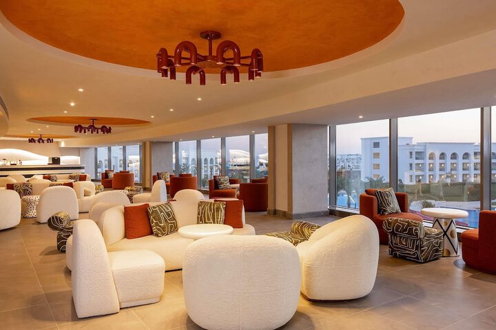 Lounge 154 of 180