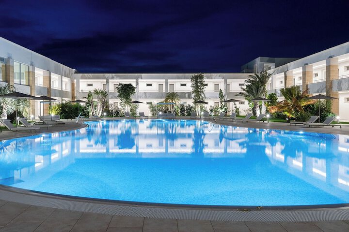 Pool 64 of 82