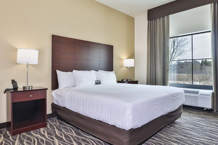 Studio Accessible King Size Bed (14 of 25)