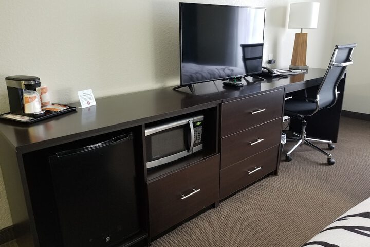 1 King Bed Mobility Accessible (17 of 29)