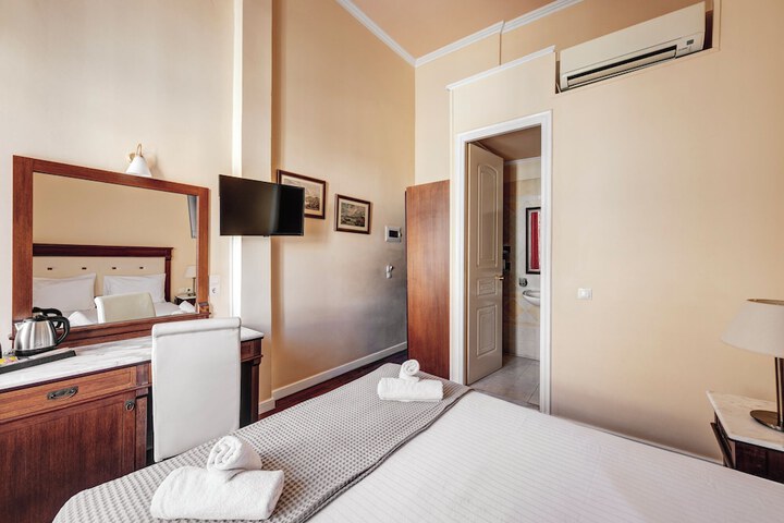 Room 53 of 93