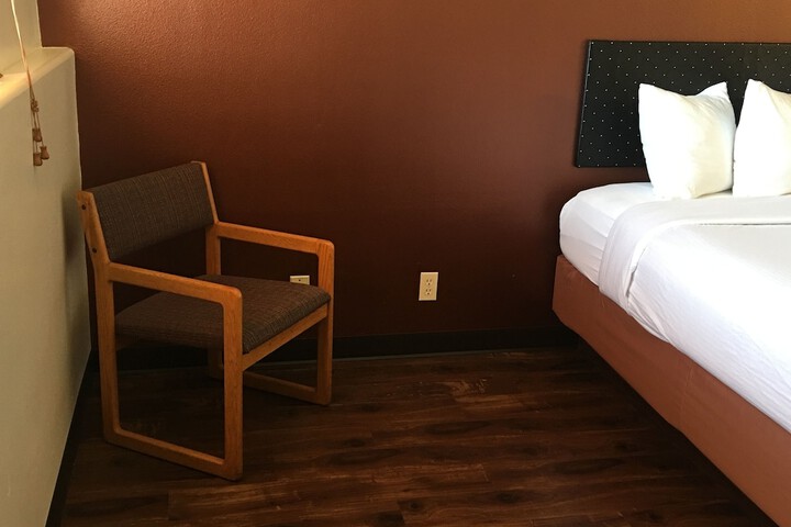 Room 4 of 11