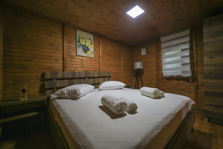 Room 4 of 74