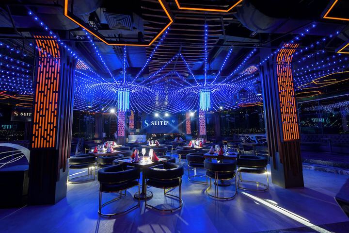 Lounge 33 of 48