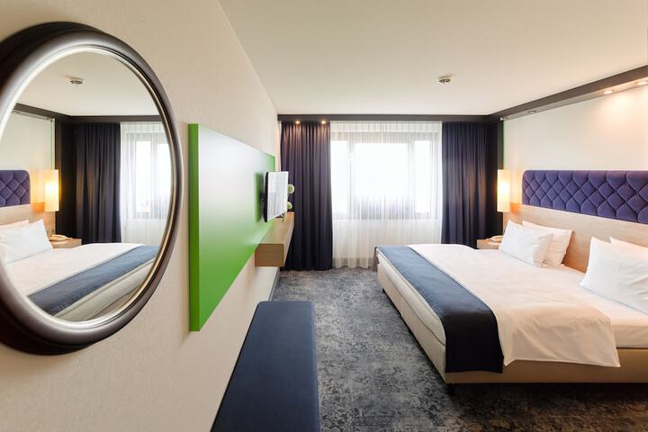 Room 28 of 86
