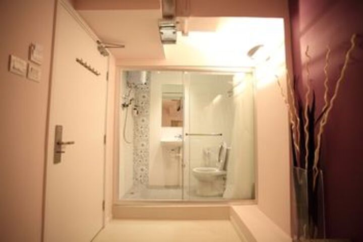 Room 5 of 93