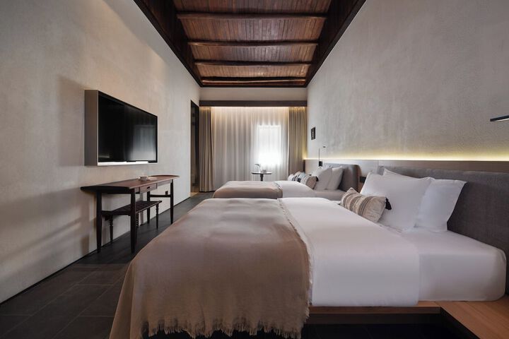 Room 32 of 100