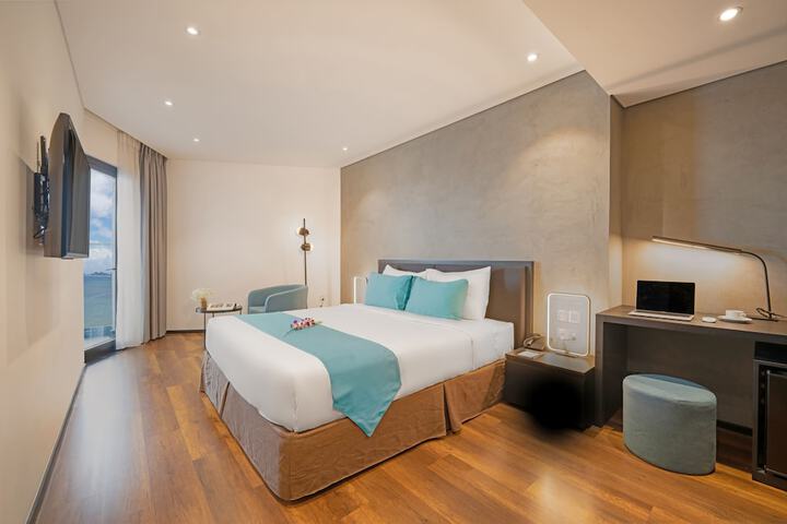 Room 13 of 80